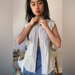 Sleeveless‎ striped button down shirt